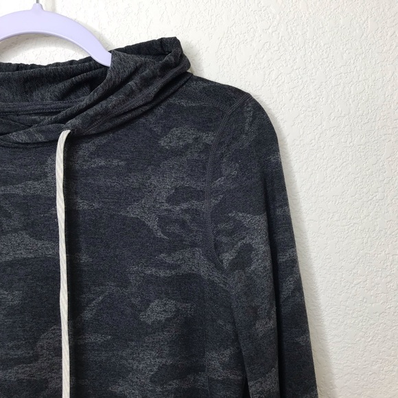 VUORI Halo Essential Hoodie Charcoal Gray Camo - Picture 7 of 13